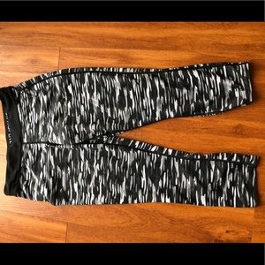 Nike Dri-Fit Camo cropped leggings